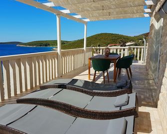 Apartment More Island Vis - Vis - Balcony