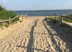 Beach Condo, Walk To The Beach - Virginia Beach - Beach