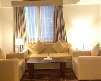 Al Diar Mina Hotel - Abu Dhabi - Living room