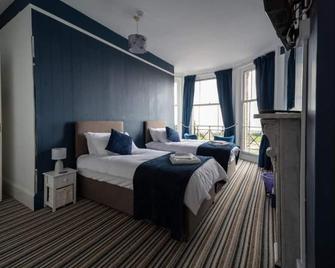 OYO Lord Kitcheners Guest House - Lowestoft - Bedroom