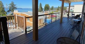 Beyond Bliss Hotel Suites - Powell River - Balcony
