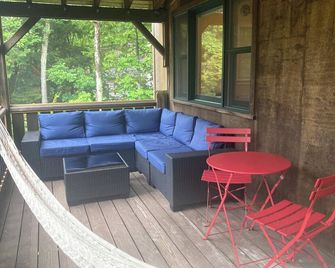 Cozy Catskills Cabin - Tannersville - Patio