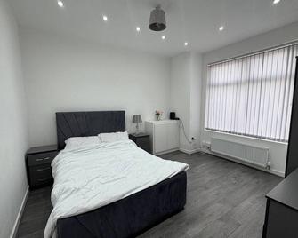 Housesleeps9-Patio-Parking-Familyok - Manchester - Bedroom