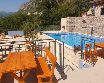 Penthouse,two bedroms,two bathrooms,sea view ,140 m2,Pool - Petrovac - Pool