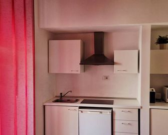 Rosso Magenta - Luminoso Loft In Centro E A Due Passi Dalla Stazione - Turin