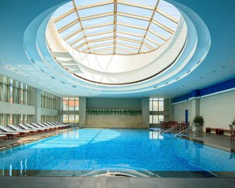 Renaissance Tianjin Teda Convention Centre Hotel - טיאנג'ין - בריכה