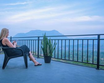 Rocksana Fortress Yoga & Retreat - Mawanella - Balcony