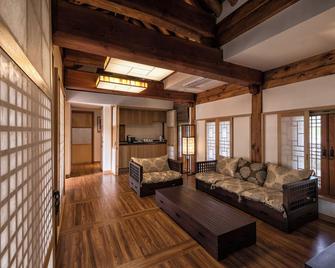 جيونغونجاي باي واكرهيل - إنشيون - غرفة معيشة