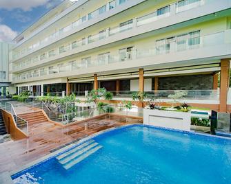 Dafam Resort Belitung - Sijuk - Piscina