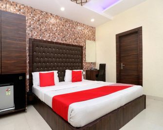 Hotel O Azaad Lifestyle - Амрітсар - Спальня