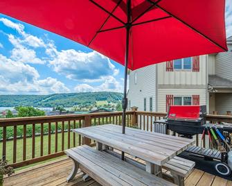 The Lake & Ski Haus - McHenry - Balcony