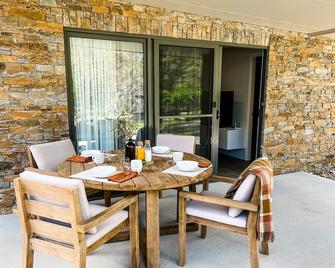 Hamilton House - Snowy Mountain Luxury Villas - Jindabyne - Patio