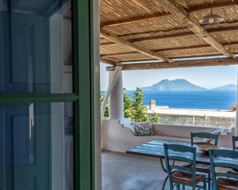Le sette sorelle - Filicudi - Balcony