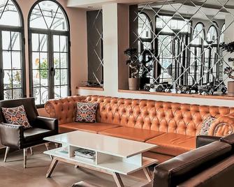 Tonoz Beach Hotel - פטהייה - טרקלין