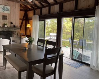 Tranquil Views of Somes Sound and beautiful Sargent Mnt. at your door. - Mount Desert - Dining room