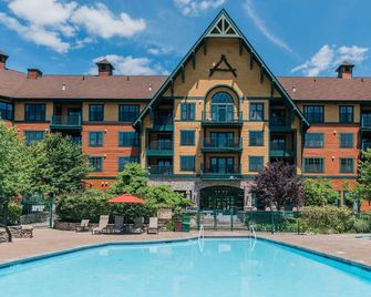 SUNSETS at Mountain Creek. Balcony! Ski in/out, Pool, hot tub, wineries! - Vernon Township - Edificio