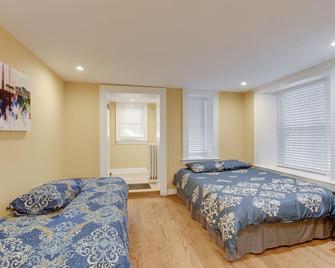 Stunning Victorian Mansion, Baltimore near Inner Harbor with 10 BR and 4 carpark - בולטימור - חדר שינה