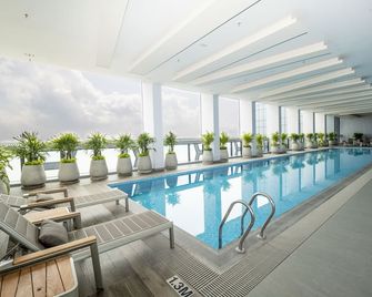 The Bridge Club - Nom Pen - Piscina