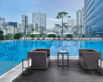 Intercontinental Hotels Hanoi Landmark72 By IHG - Ханой - Басейн