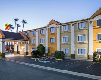 Super 8 by Wyndham Harlingen TX - Harlingen - Gebäude