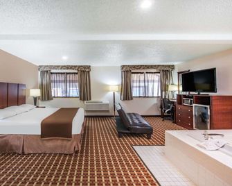 Super 8 by Wyndham Harlingen TX - Harlingen - Bedroom