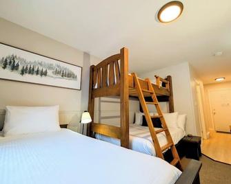 Purcell Condos by StayIn - Kimberley - Schlafzimmer