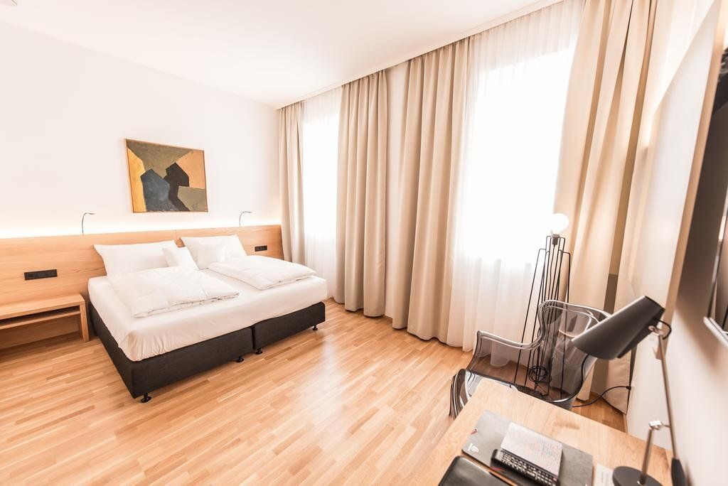 Göttfried - essen trinken schlafen - لينز - غرفة نوم