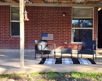 Peaceful 3br Home | Family-Friendly | Near Lake & Umhb - Belton - Patio
