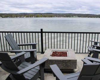 Flx Retreats Conesus Condos-Apts A-D - Geneseo - Balcón