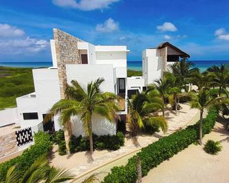 Corcomoran Luxury beachfront house - Telchac Puerto - Building