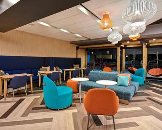 Tru By Hilton Sterling Heights Detroit - Sterling Heights - Area lounge