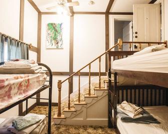 The Hostel California - Bishop - Bedroom