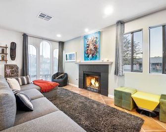 'Tiki Dunes - #1 Palm Springs Magical Escape' - Palm Springs - Sala de estar