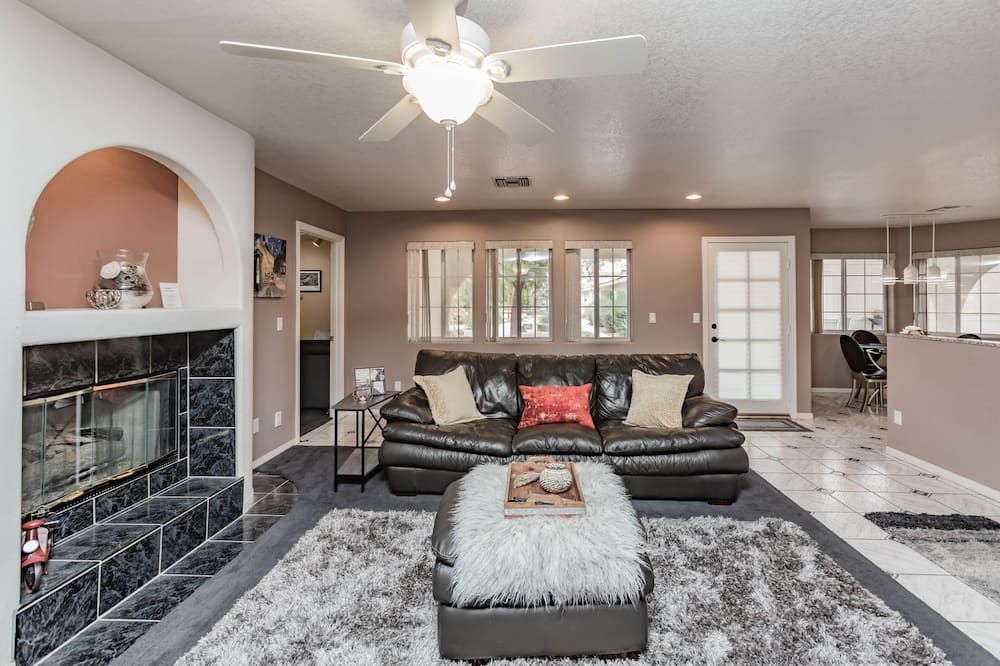 Private Vegas Executive Home 15 Min To Strip Quiet Neighborhood - לאס וגאס - סלון