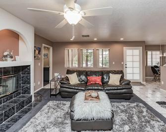Private Vegas Executive Home 15 Min To Strip Quiet Neighborhood - לאס וגאס - סלון