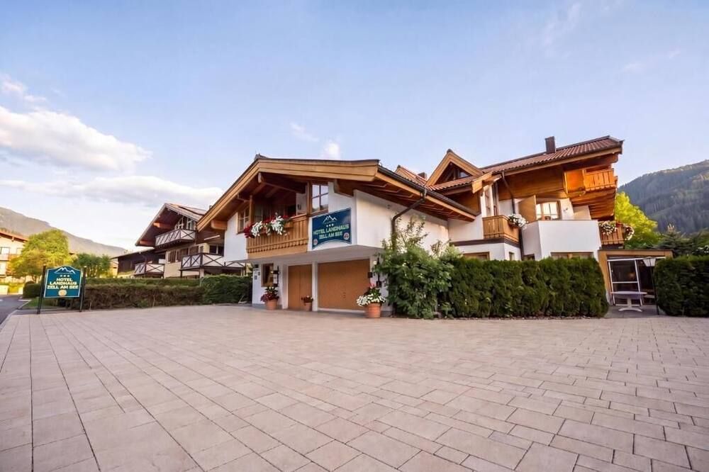 Landhaus Zell am See - زيل أم سيي - مبنى