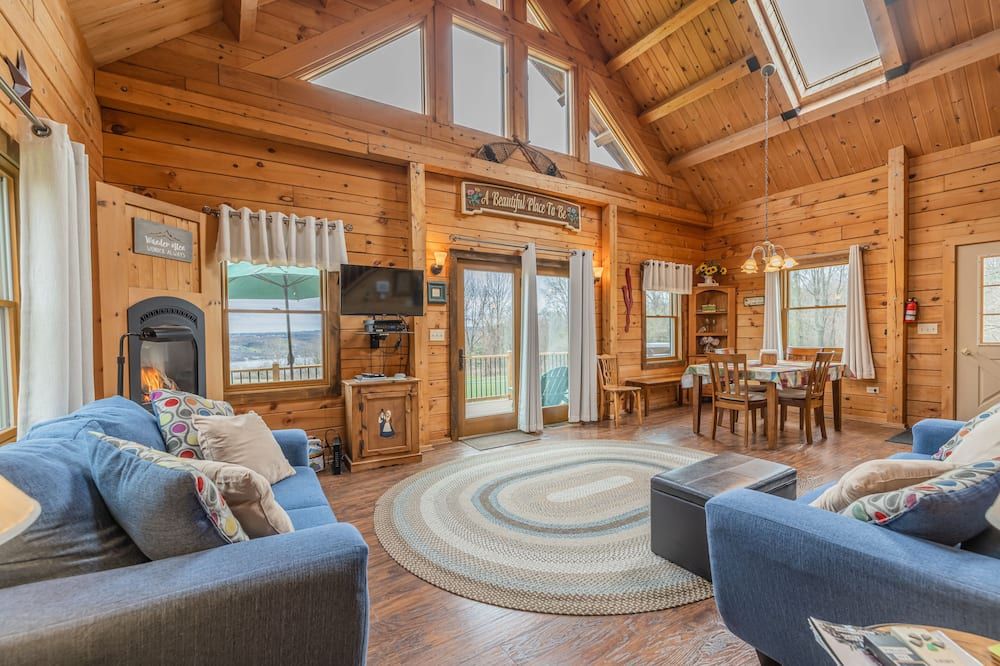 A Beautiful, Fully Furnished Log Cabin Overlooking Keuka Lake - Penn Yan - Huiskamer