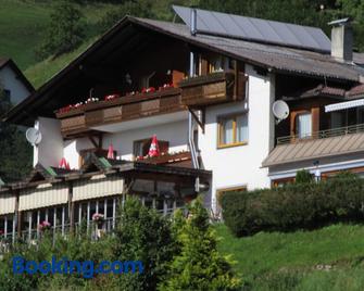 Hotel Cafe Restaurant Matzelsdorfer Hof - Millstatt - Bygning