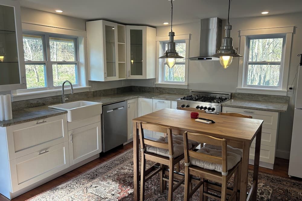 Charming 1-bedroom cottage with AC in cozy Harwood