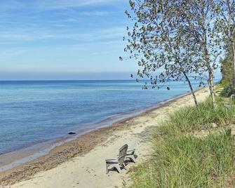 Lake Michigan Retreat - Fennville - Beach