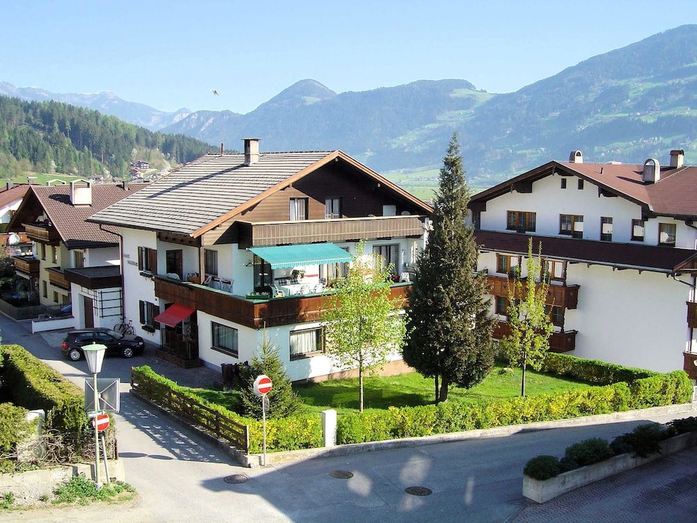 أبارت ريتزل - فوغين - مبنى