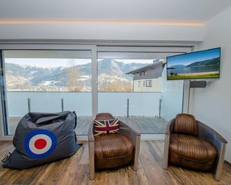 Superb Alpine Lodges by All in One Apartments - Zell am See - Living room