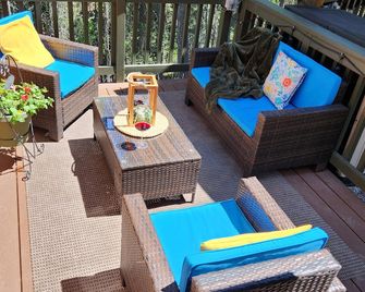 Life`s A Bear Retreat! Couples Hot Tub! & King Size Bed! - Kalispell - Balcony