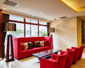 Hotel Yuquesta Asahibashi - Naha - Living room