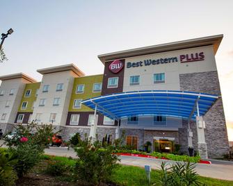 Best Western Plus Pasadena Inn & Suites - Pasadena - Edificio