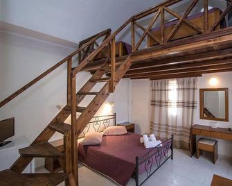 Petra Nera - Perissa - Schlafzimmer