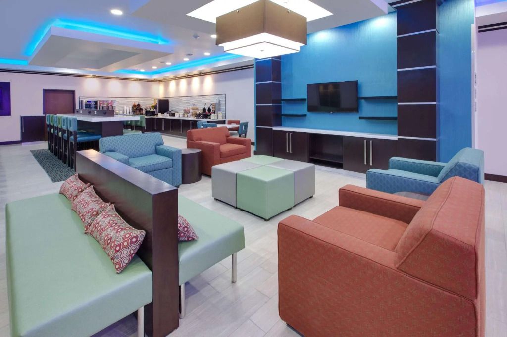 Spark by Hilton Midland South - Midland - Salónek