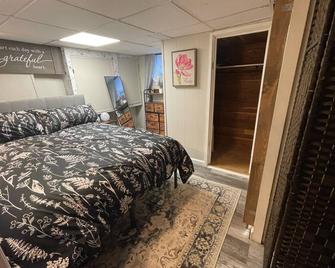 Cozy 1br Getaway Near Downtown Worcester – Comfortable & Convenient Stay! - Worcester - Bedroom
