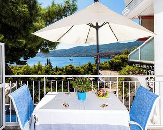 Lions Apartments - Póros - Balcone