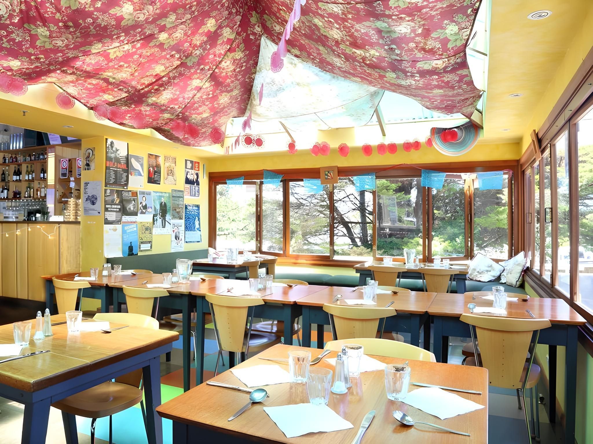 Clarendon Budget - كاتومبا - مطعم